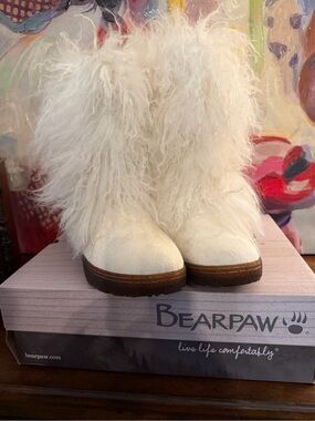 BearPaw Women's White Plush Fur Ankle Boots, Size 11; Fits like a Size 10.
